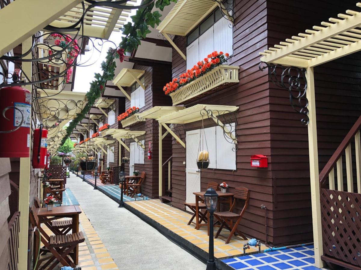 Resort Bangphlat Bangkok Exteriör bild